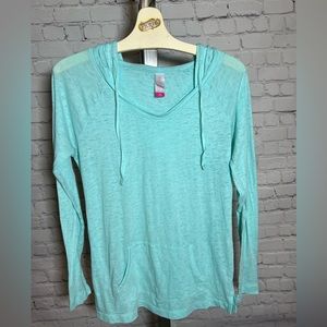 No Boundaries hooded light weight long sleeve top. Size: M (7-9) Aqua Color.